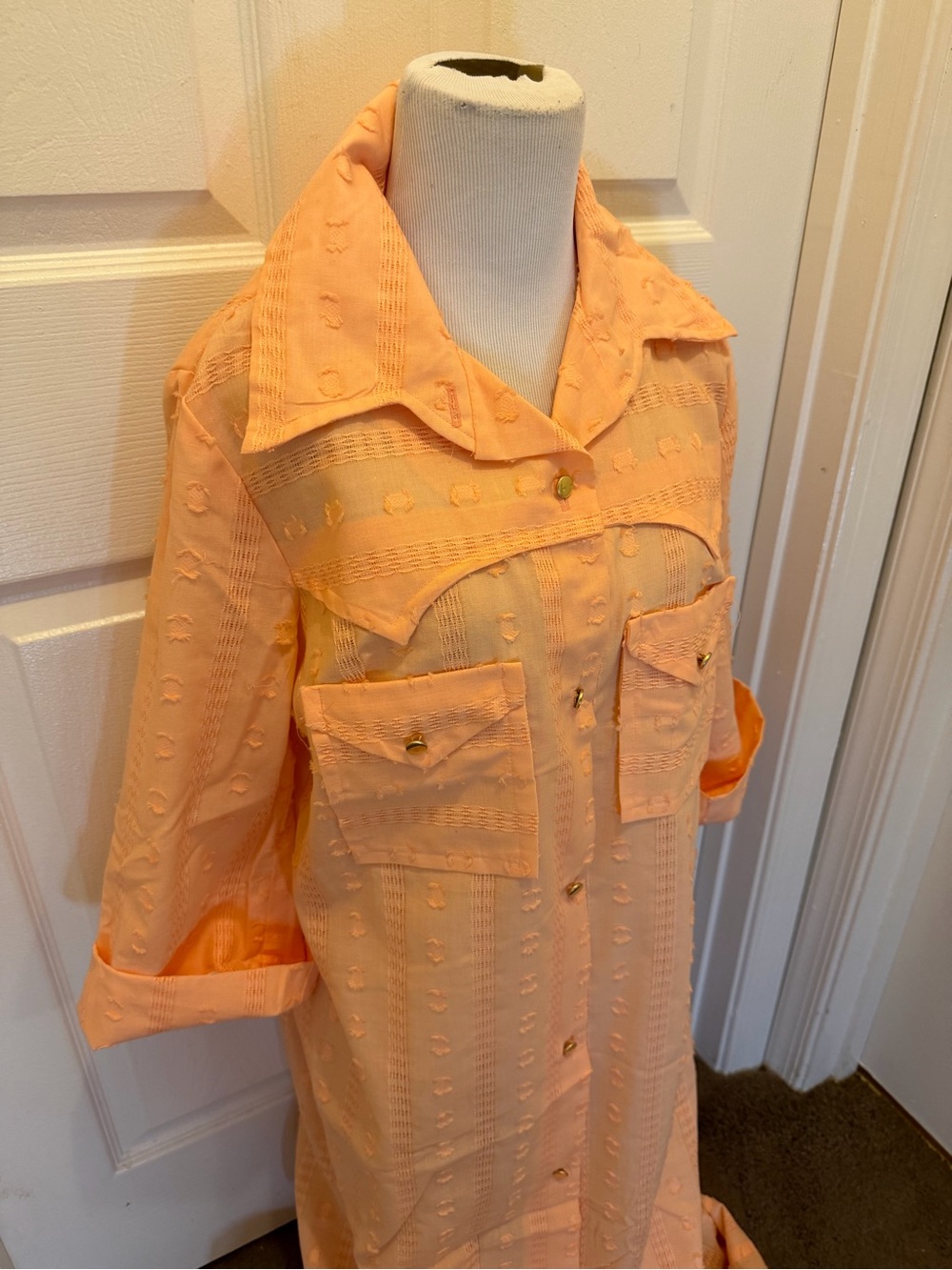 NWT Vintage 1970’s ILGWU Peach Eyelet Western Boho Button Up Maxi Shirt Dress 14 - Picture 4 of 10